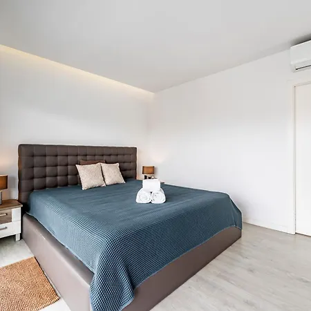 Aroeira Cozy 3bedroom With Pool Near Beach