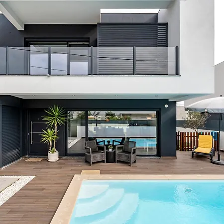 Aroeira Cozy 3bedroom With Pool Near Beach *
