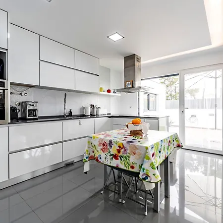 Prázdninový dům Aroeira Cozy 3bedroom With Pool Near Beach Aroeira (Setubal)