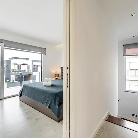 Aroeira Cozy 3bedroom With Pool Near Beach בית נופש *