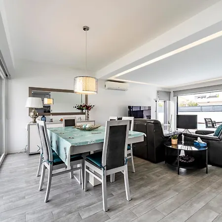 Aroeira Cozy 3bedroom With Pool Near Beach