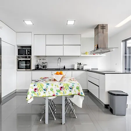 Aroeira Cozy 3bedroom With Pool Near Beach *